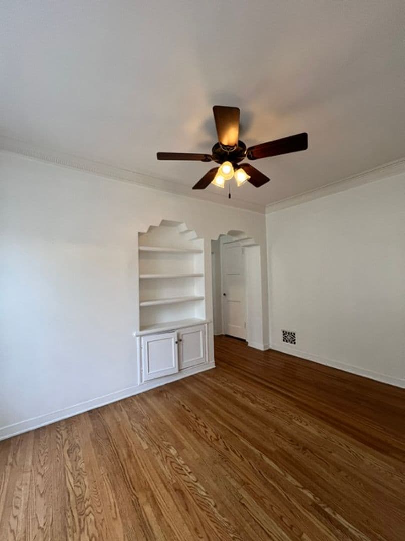 Los Angeles Apartment: 910-920 Alandele Ave