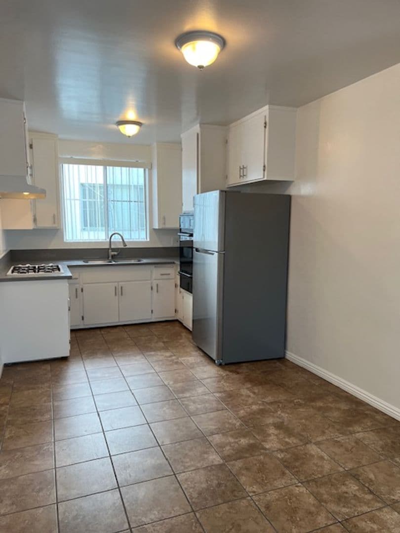 Inglewood Apartment: 905 Edgewood St.