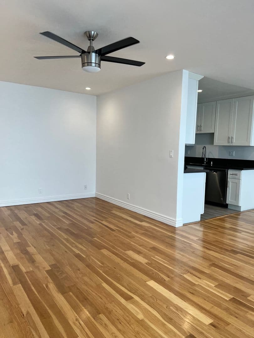Santa Monica Apartment: 911-915 Lincoln Blvd