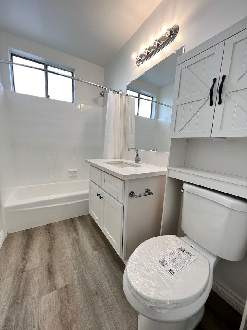 Inglewood Apartment: 217 E Hazel St.