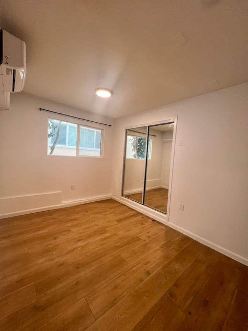 Santa Monica Apartment: 917 Lincoln Blvd.