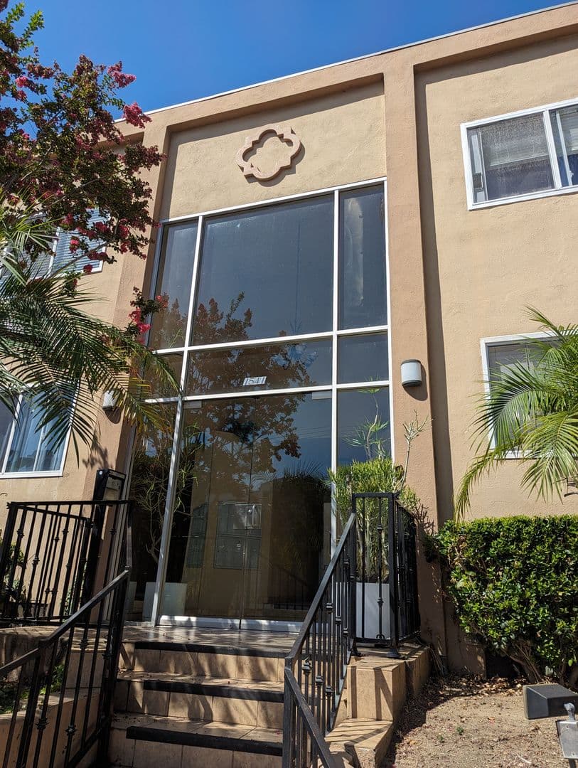 Los Angeles Apartment: 1541 N Formosa Ave.