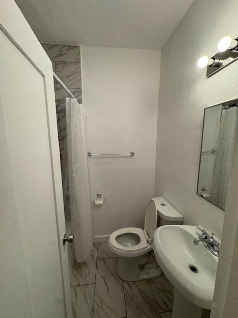 Los Angeles Apartment: 1308-1310 12th Avenue
