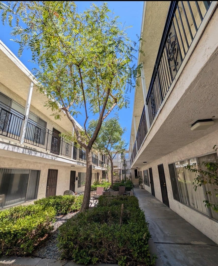 Los Angeles Apartment: 12756 Venice Blvd.
