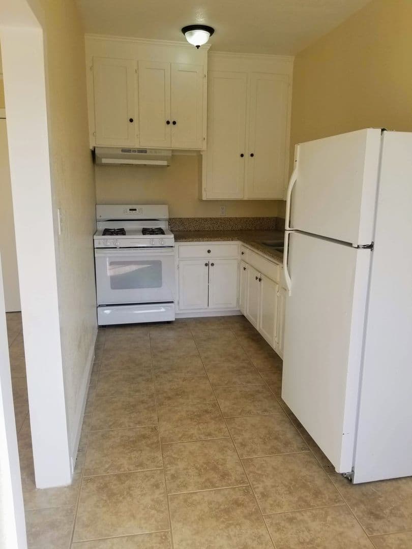 Los Angeles Apartment: 1308-1310 12th Avenue