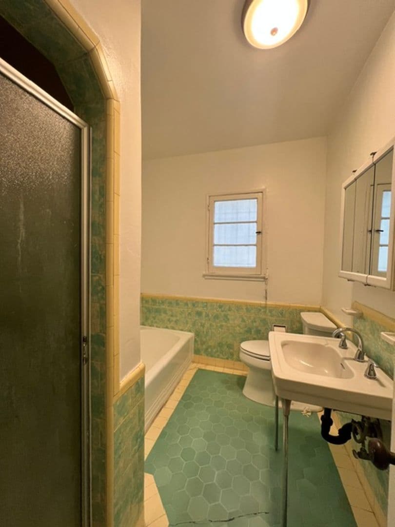 Los Angeles Apartment: 910-920 Alandele Ave
