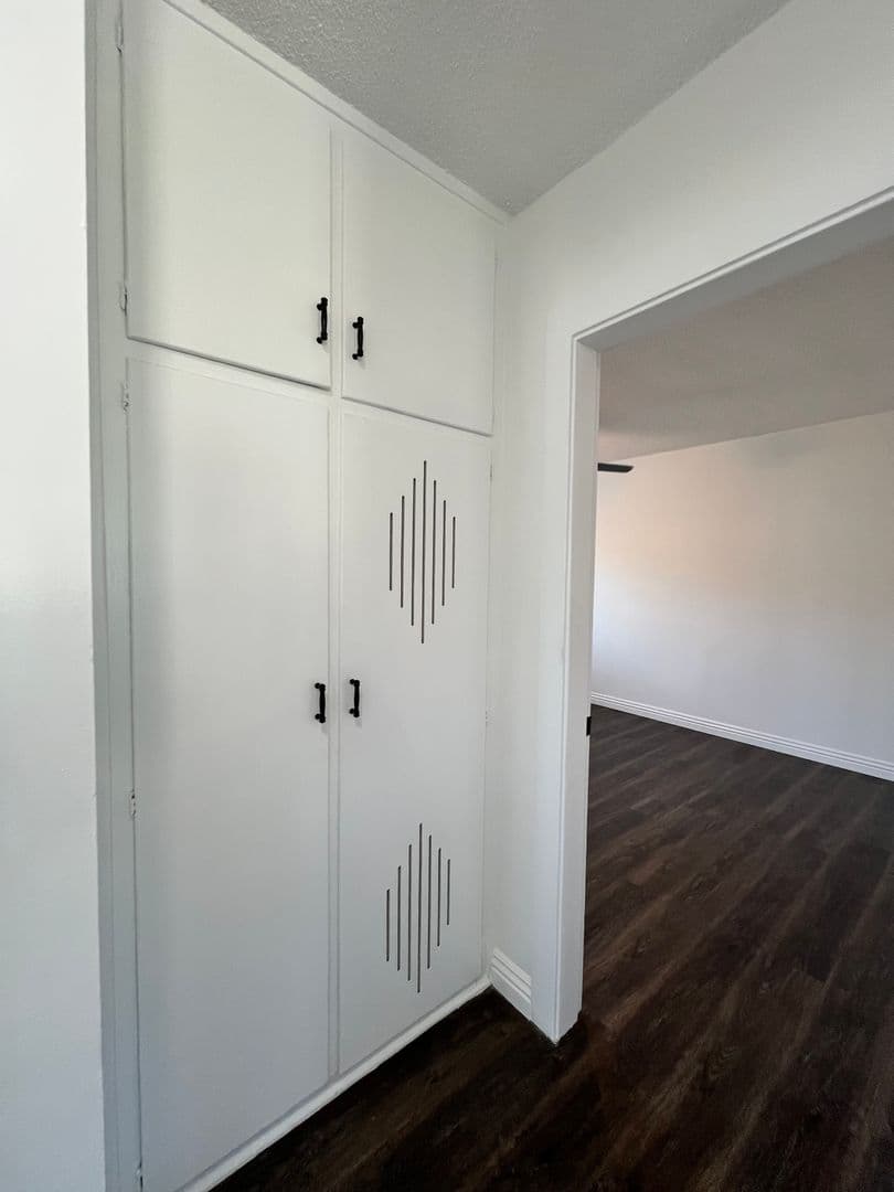 Inglewood Apartment: 10222 S Dixon Ave
