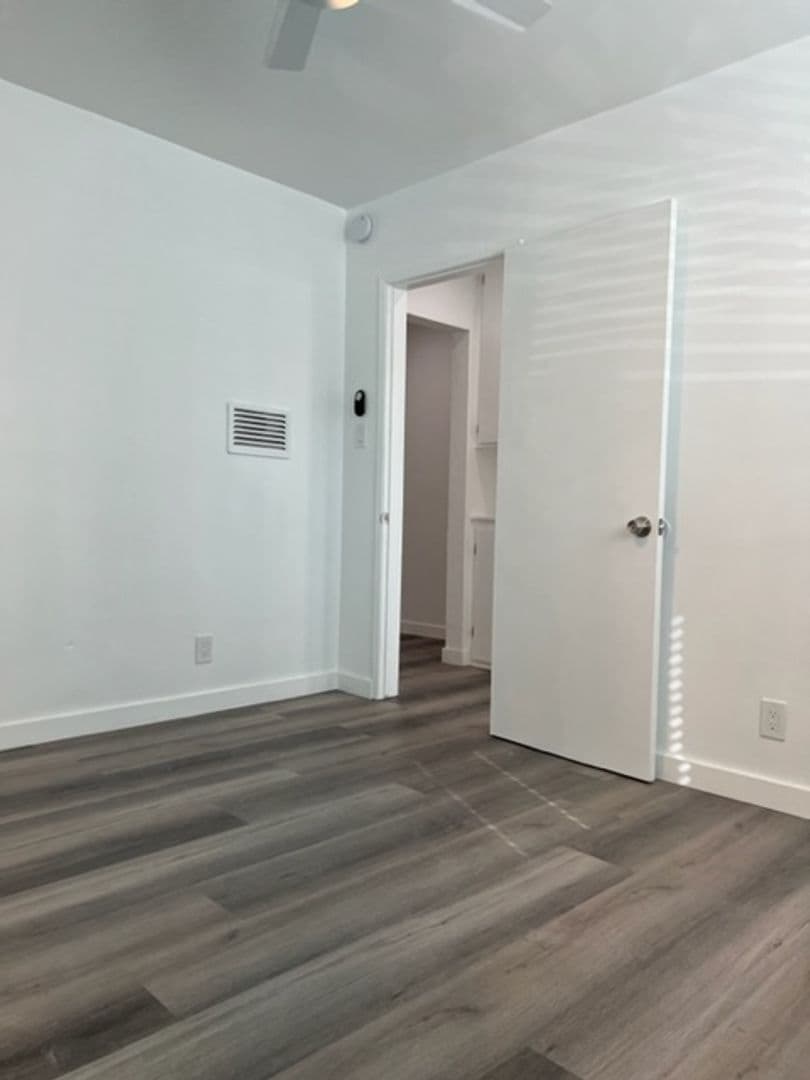 Los Angeles Apartment: 1723 S Westgate Ave