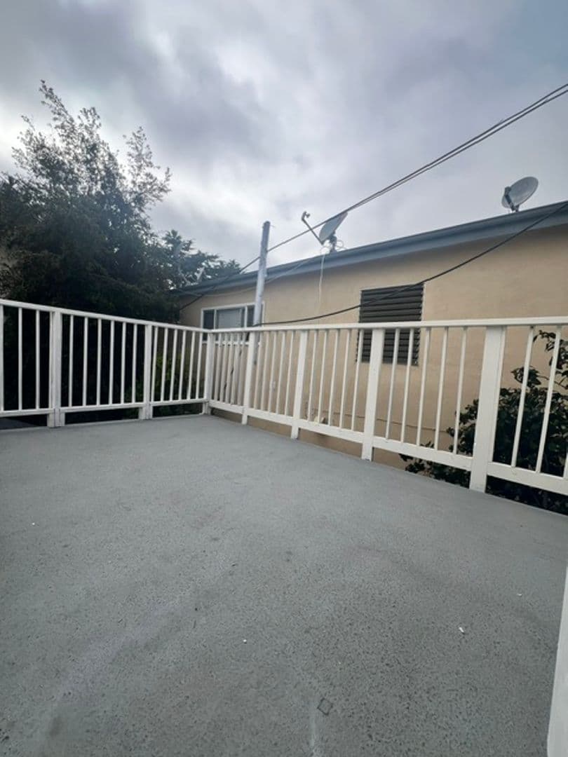 Santa Monica Apartment: 917 Lincoln Blvd.