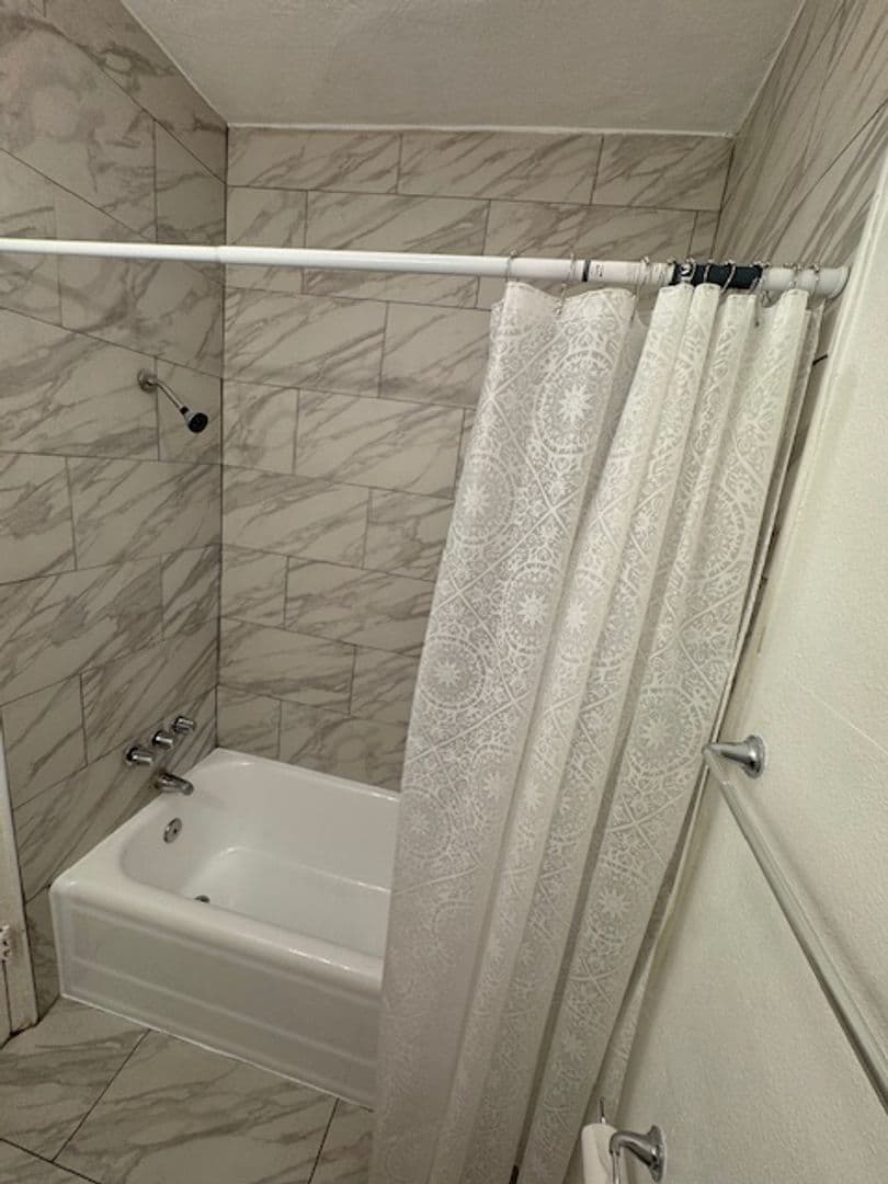 Los Angeles Apartment: 1308-1310 12th Avenue