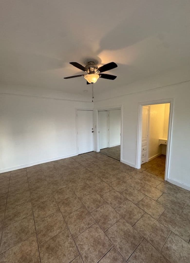 Los Angeles Apartment: 1308-1310 12th Avenue