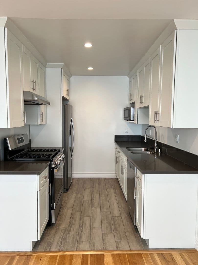 Santa Monica Apartment: 911-915 Lincoln Blvd