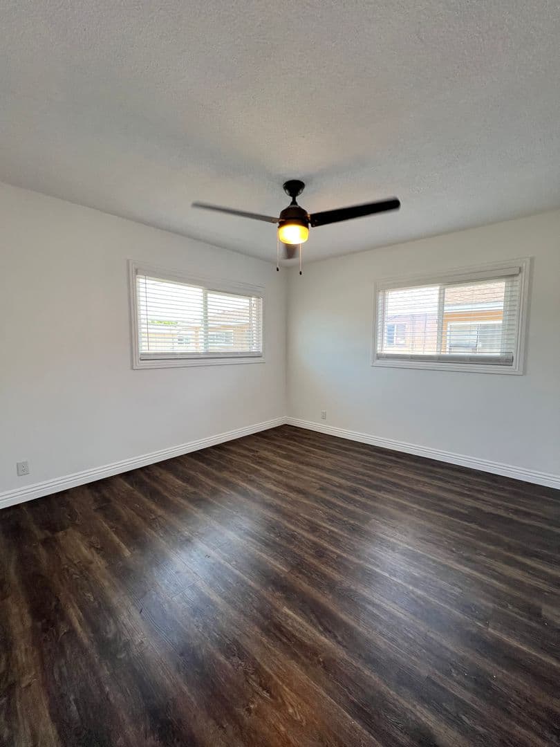 Inglewood Apartment: 10222 S Dixon Ave