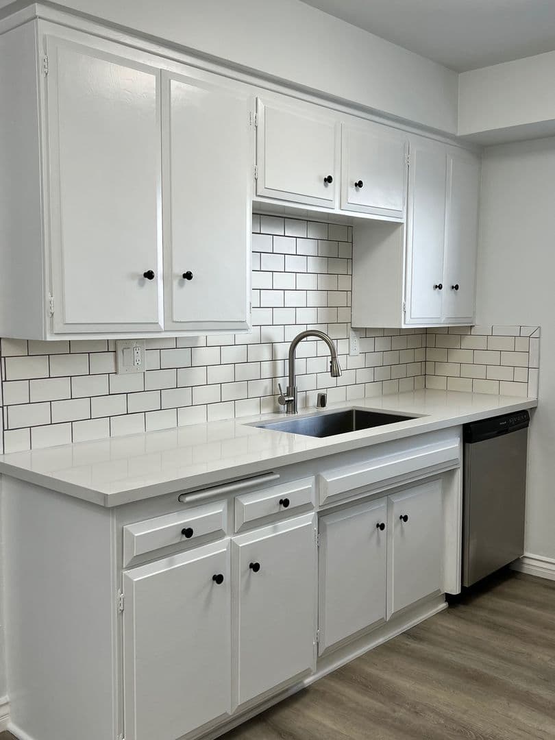 Inglewood Apartment: 217 E Hazel St.