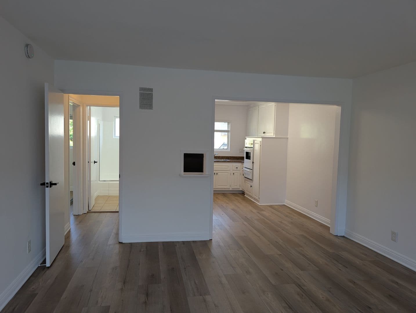Los Angeles Apartment: 1541 N Formosa Ave.