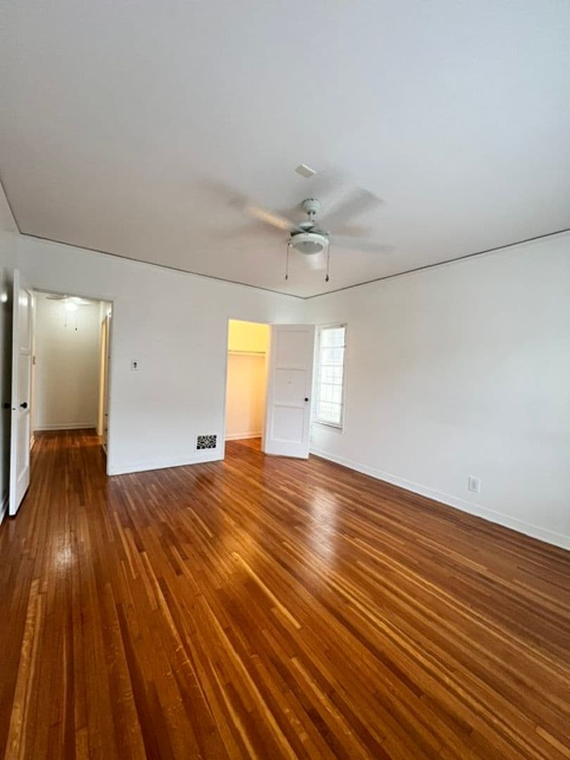 Los Angeles Apartment: 910-920 Alandele Ave