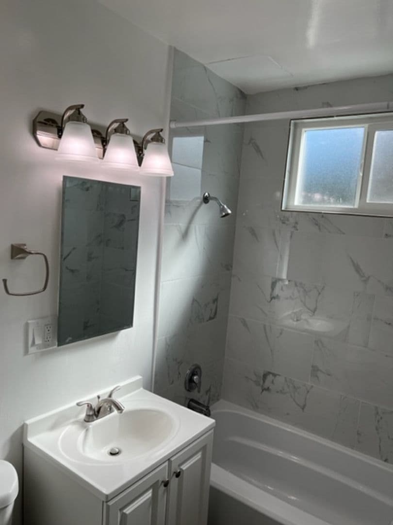 Los Angeles Apartment: 1723 S Westgate Ave