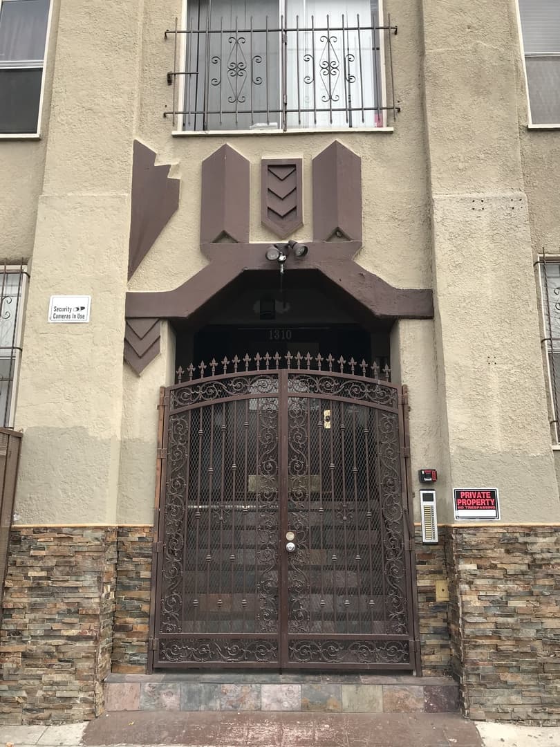 Los Angeles Apartment: 1308-1310 12th Avenue