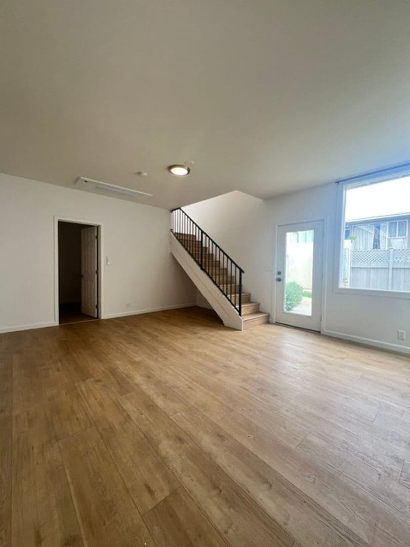 Santa Monica Apartment: 917 Lincoln Blvd.