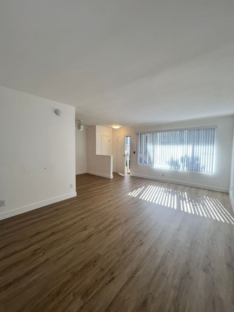 Los Angeles Apartment: 12756 Venice Blvd.