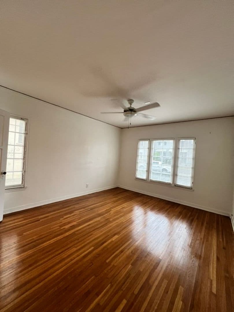 Los Angeles Apartment: 910-920 Alandele Ave