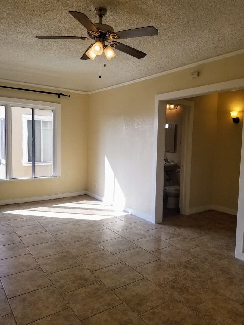 Los Angeles Apartment: 1308-1310 12th Avenue