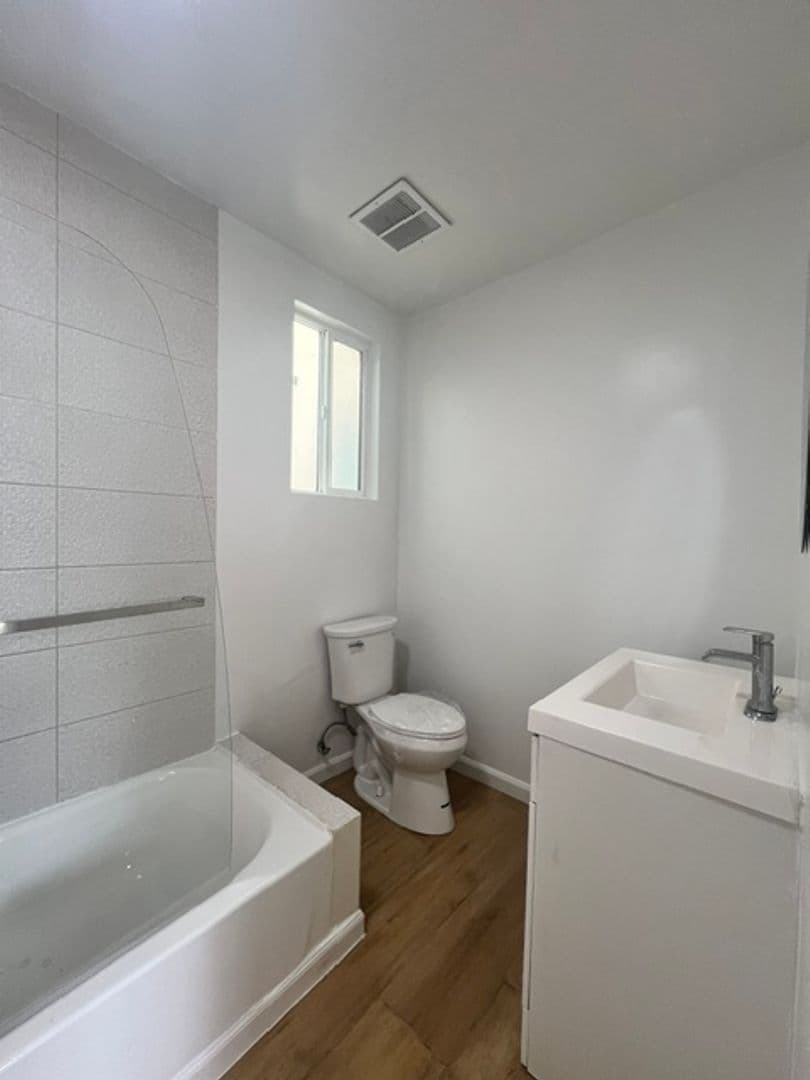 Santa Monica Apartment: 917 Lincoln Blvd.
