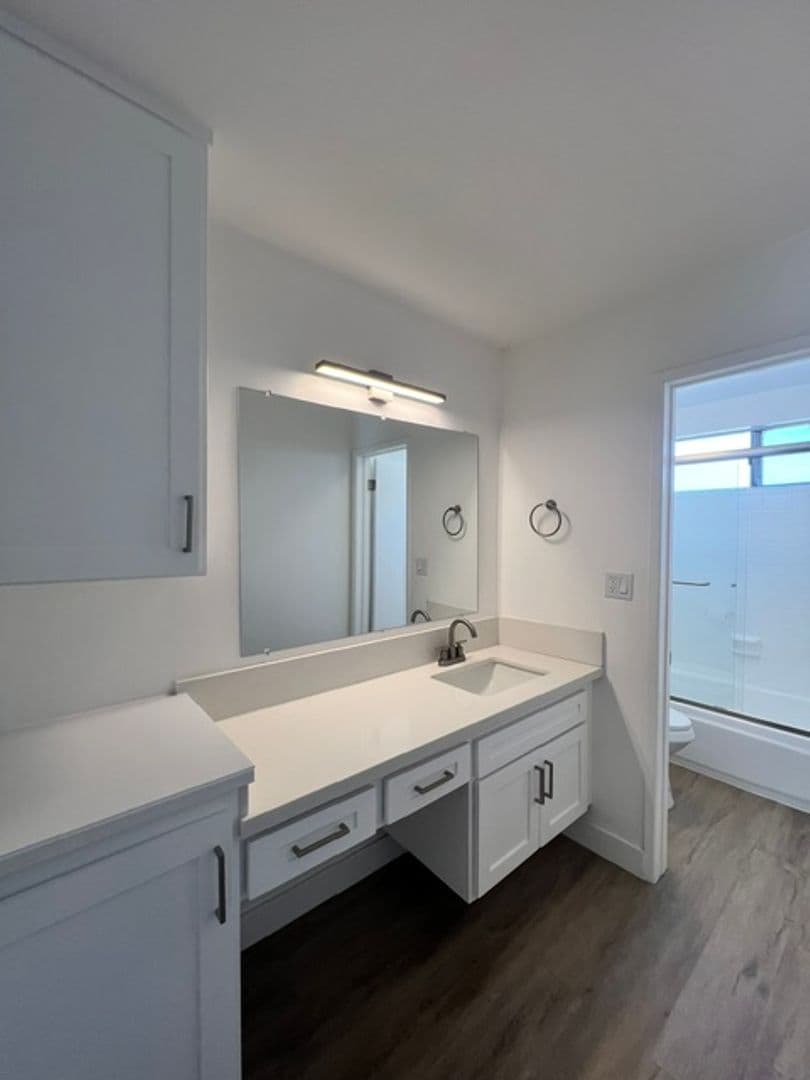 Los Angeles Apartment: 12756 Venice Blvd.