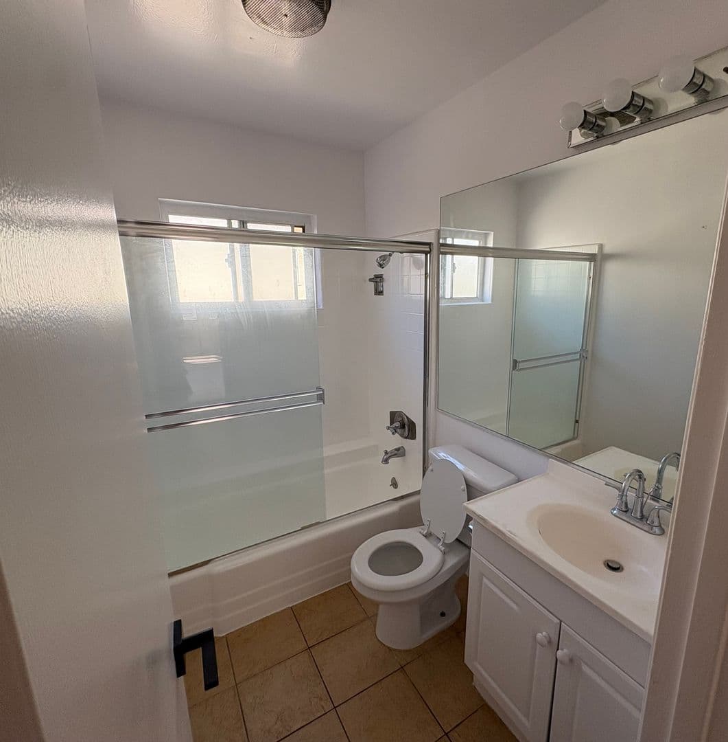 Los Angeles Apartment: 1541 N Formosa Ave.