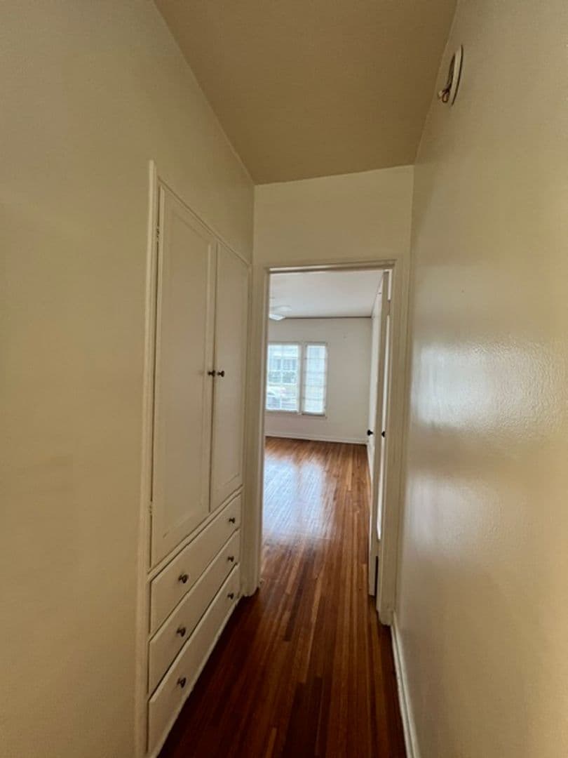 Los Angeles Apartment: 910-920 Alandele Ave