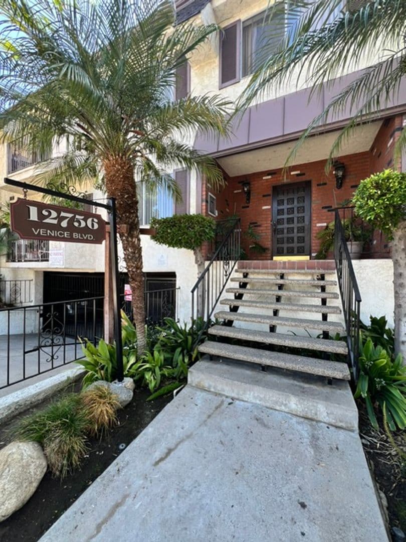 Los Angeles Apartment: 12756 Venice Blvd.