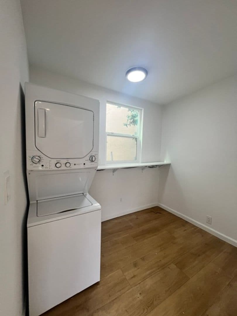 Santa Monica Apartment: 917 Lincoln Blvd.