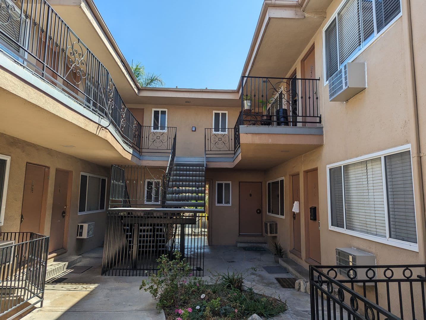 Los Angeles Apartment: 1541 N Formosa Ave.