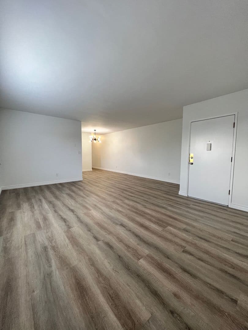 Inglewood Apartment: 217 E Hazel St.