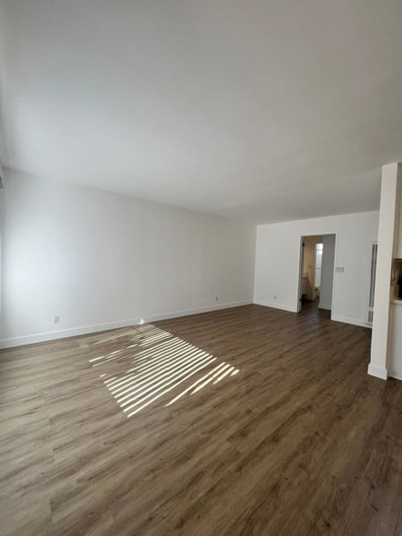 Los Angeles Apartment: 12756 Venice Blvd.