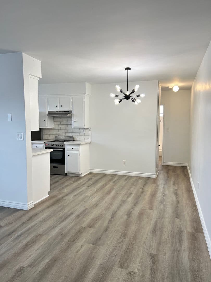 Inglewood Apartment: 217 E Hazel St.