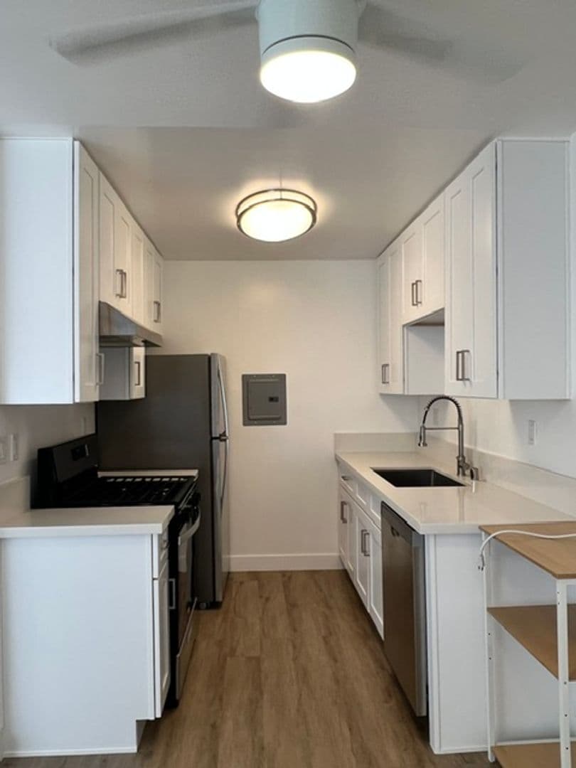 Los Angeles Apartment: 12756 Venice Blvd.
