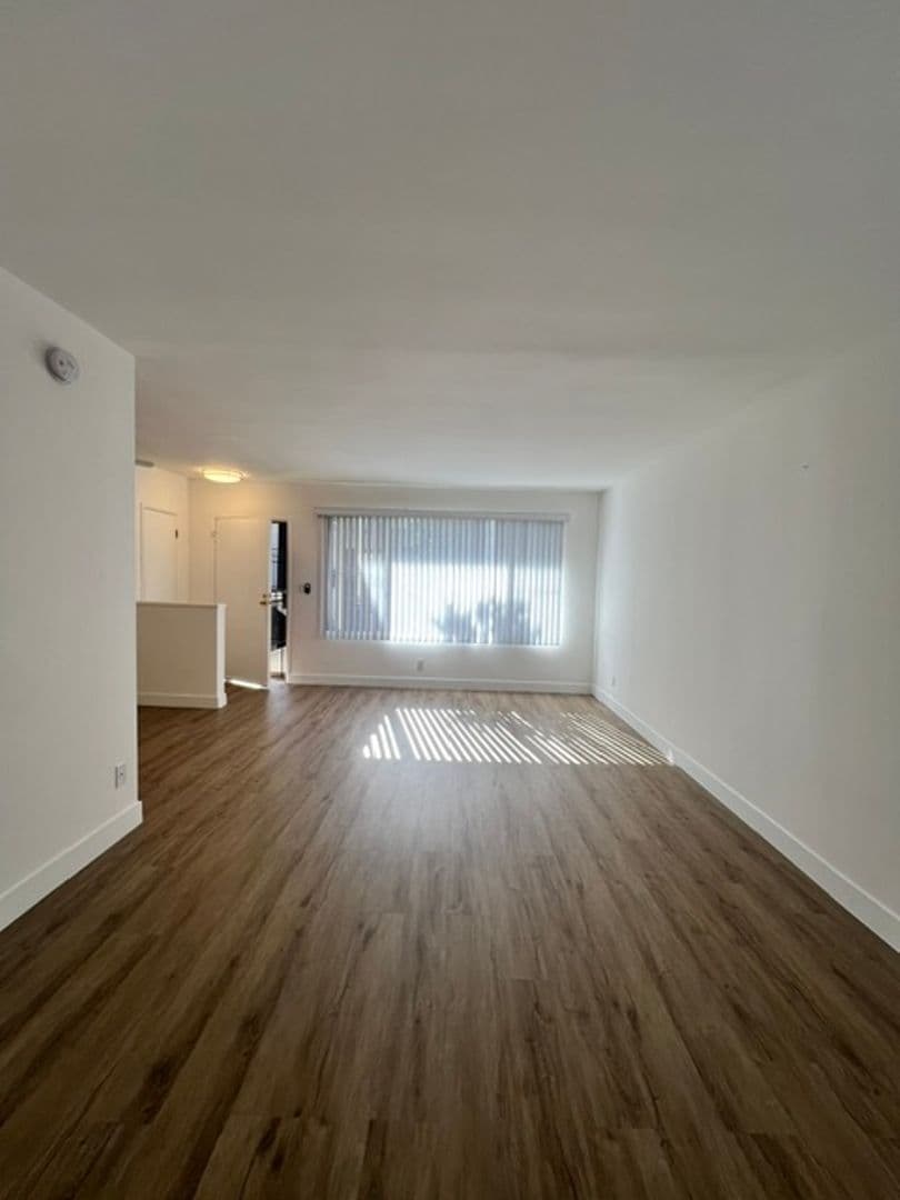 Los Angeles Apartment: 12756 Venice Blvd.