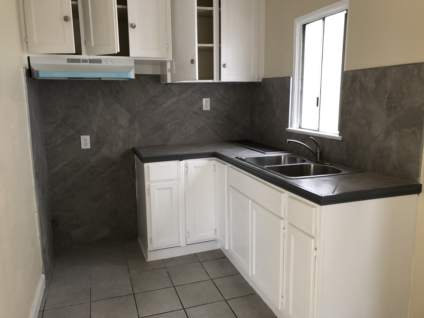 Los Angeles Apartment: 1308-1310 12th Avenue