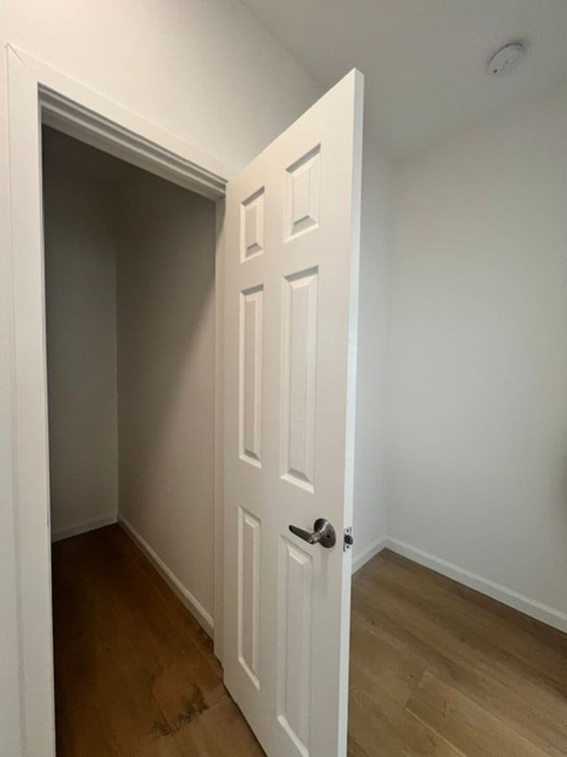 Santa Monica Apartment: 917 Lincoln Blvd.