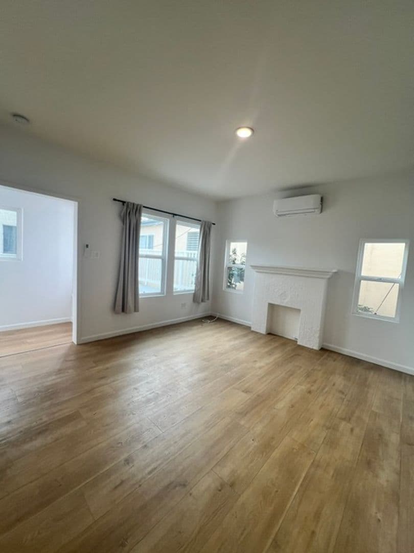 Santa Monica Apartment: 917 Lincoln Blvd.
