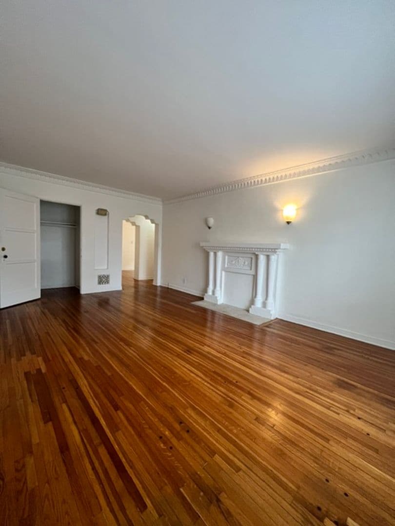 Los Angeles Apartment: 910-920 Alandele Ave