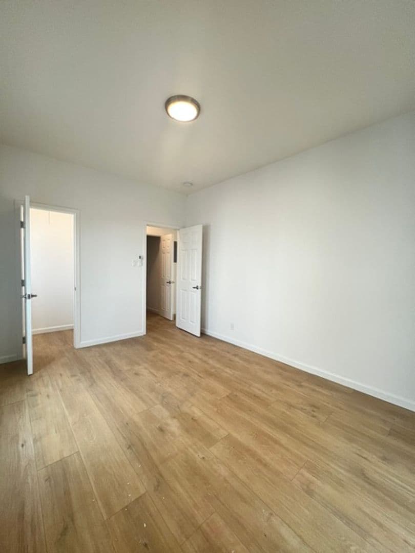 Santa Monica Apartment: 917 Lincoln Blvd.