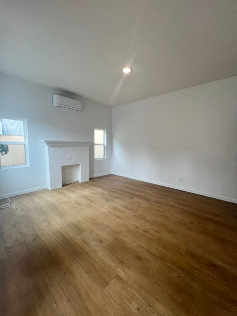 Santa Monica Apartment: 917 Lincoln Blvd.