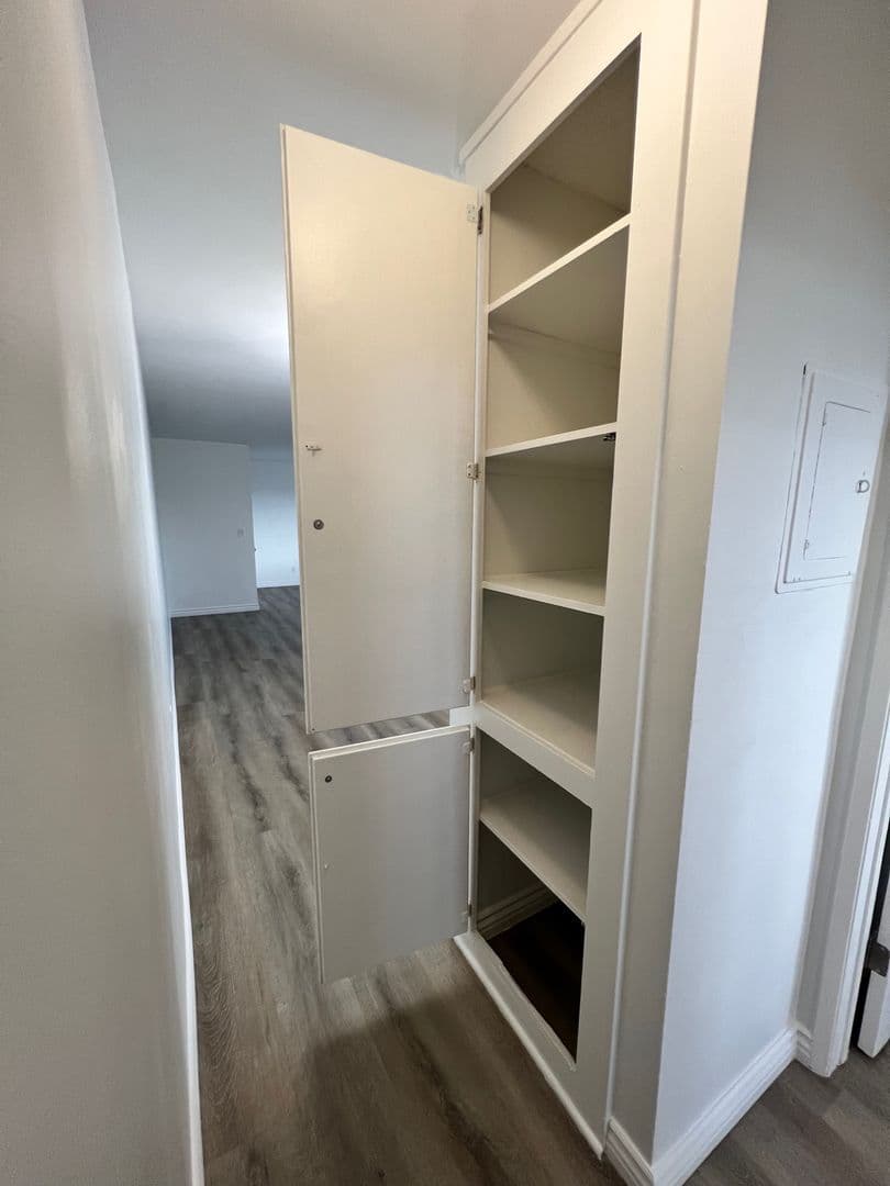 Inglewood Apartment: 217 E Hazel St.