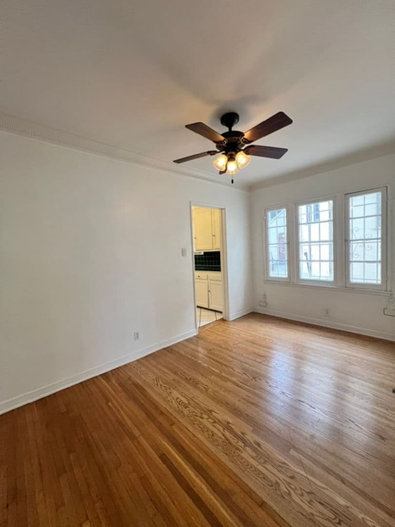 Los Angeles Apartment: 910-920 Alandele Ave