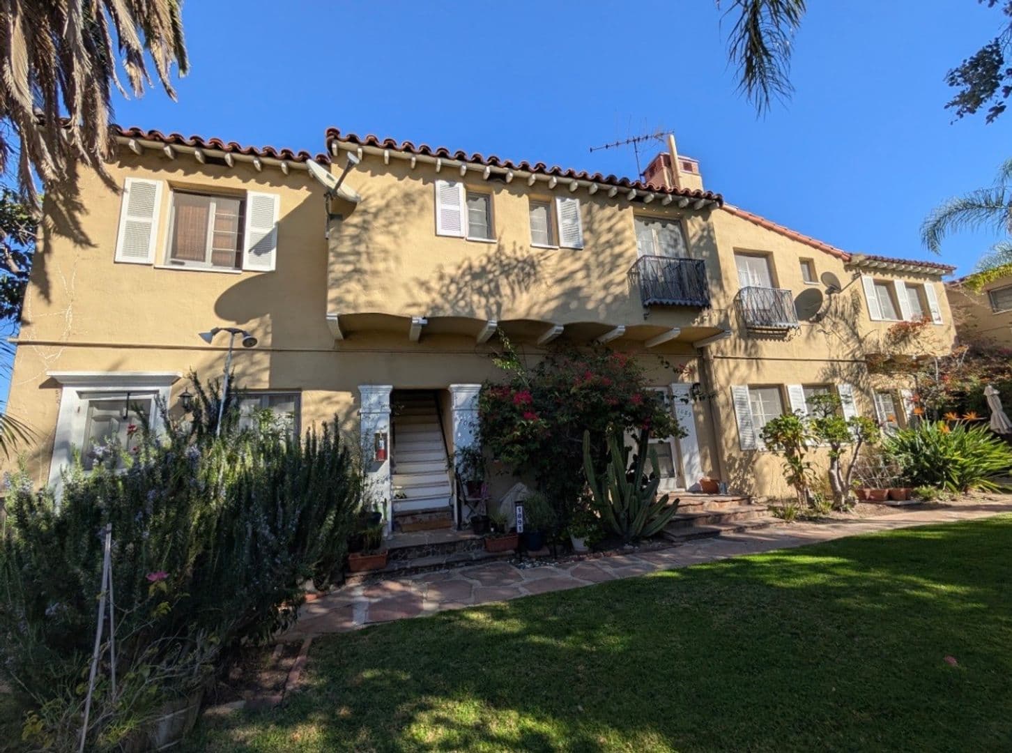 Los Angeles Apartment: 1081-1099 S. Orange Grove Ave.