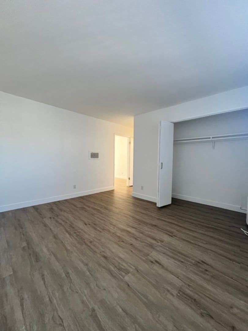 Los Angeles Apartment: 12756 Venice Blvd.