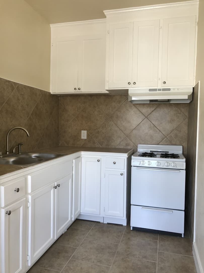 Los Angeles Apartment: 1308-1310 12th Avenue