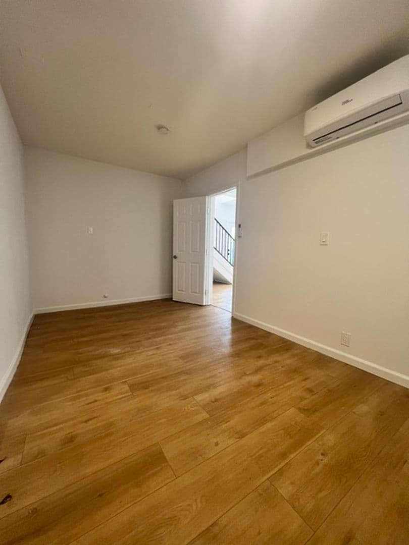 Santa Monica Apartment: 917 Lincoln Blvd.